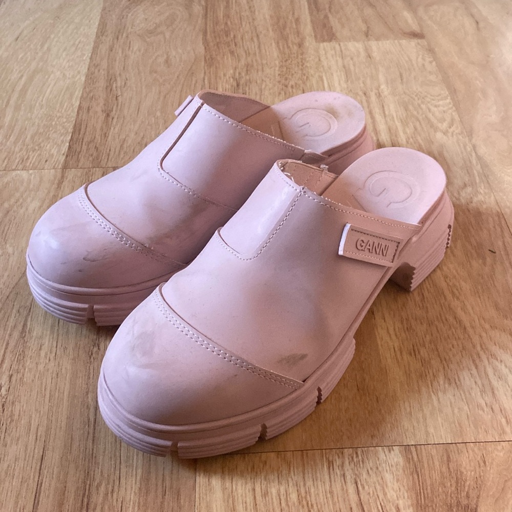 Ganni recycled rubber blend city mule in pink